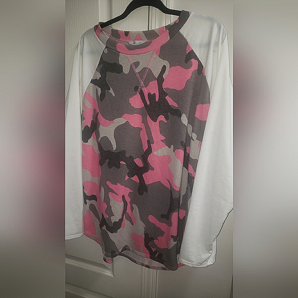 White Birch (NWOT) Pink/Grey Camo Lightweight Sweatshirt 2X